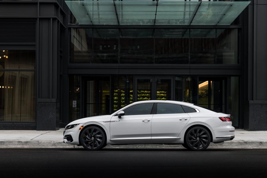  Volkswagen Arteon 4Motion R-Line 2019 года  (NA) (фото 3 из 40)